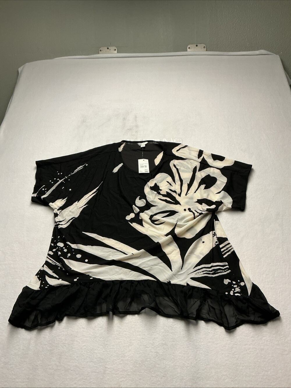 Cato Blouse Womens Sz 18/20 Black Floral Short Sleeve Ruffled Hem Relaxed, 3802